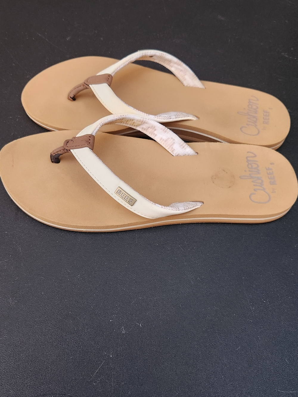 Reef Women’s Cushion Flip Flop - Cream/Tan